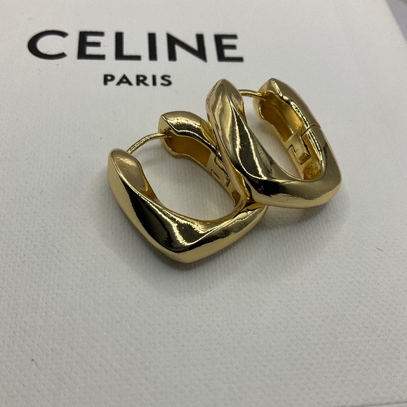 Earrings. Hoop earring - Picture 2 of 6